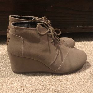 Toms wedge booties